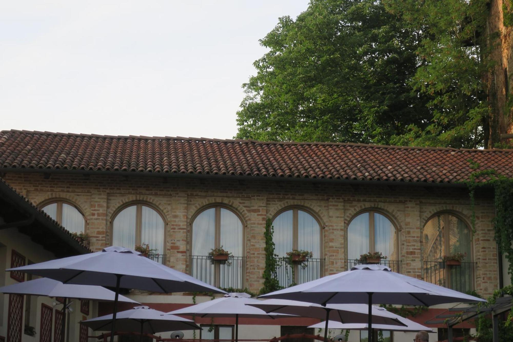 Foresteria Ristorante Conti Roero Monticello d'Alba Eksteriør bilde