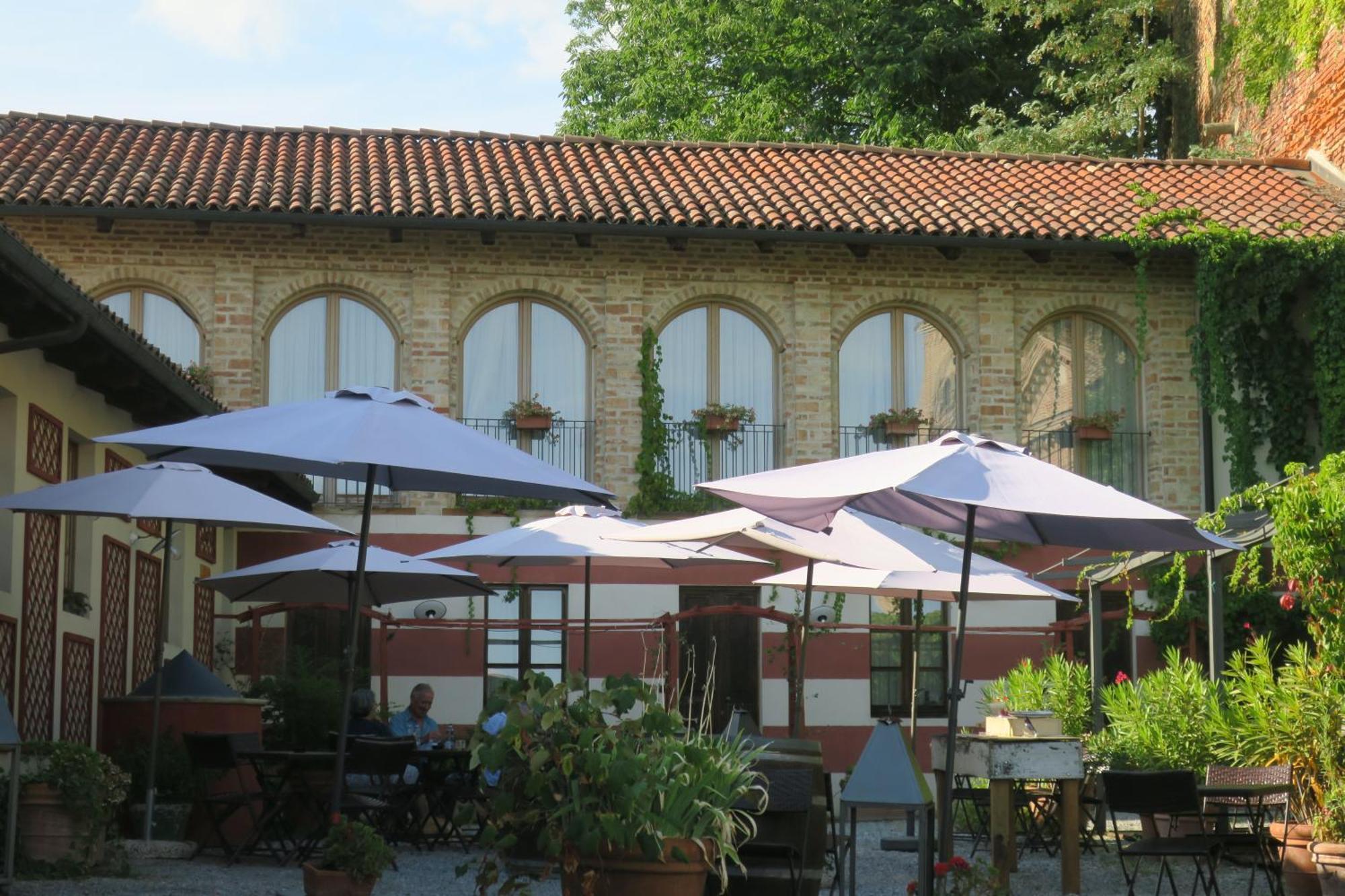 Foresteria Ristorante Conti Roero Monticello d'Alba Eksteriør bilde